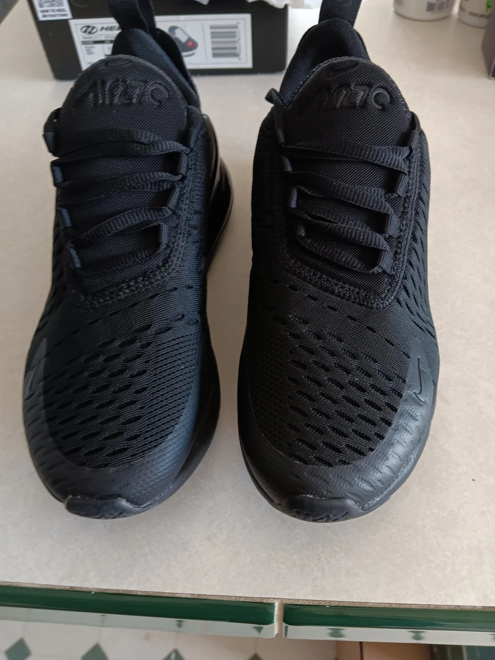 Nike Air Max 270 Boys  Running Shoes - Black Size 7Y.